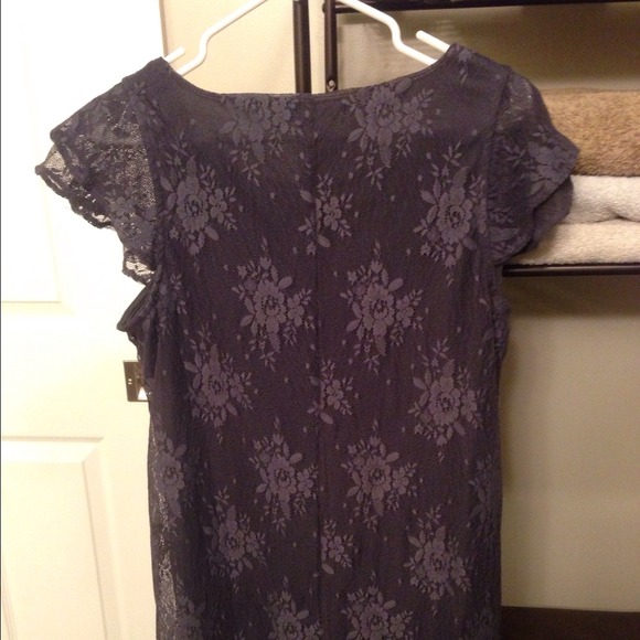 Grey lace top🔕🔕SOLD🔕🔕 - Picture 3 of 4