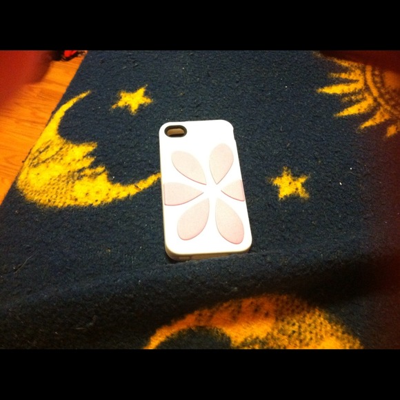 A white flower iPhone case - Picture 1 of 2