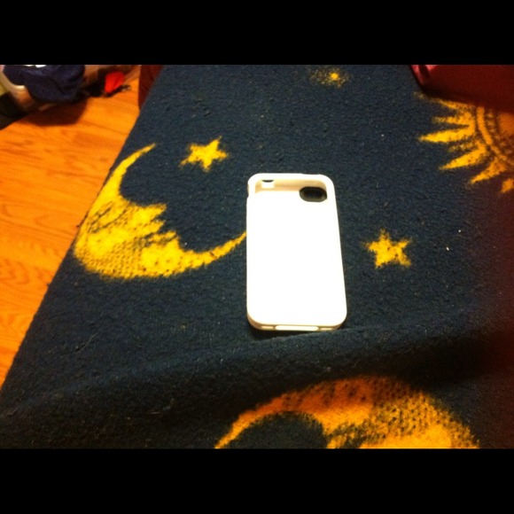 A white flower iPhone case - Picture 2 of 2