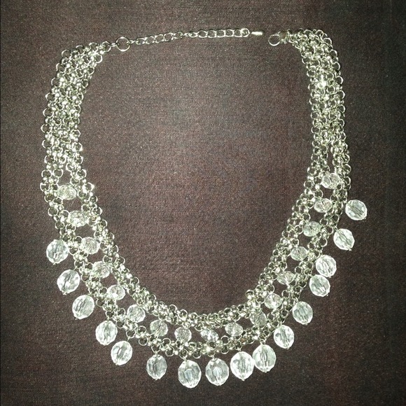 🅾⬇️Reduced⬇️🅾 Clear/Silver Necklace - Picture 2 of 4