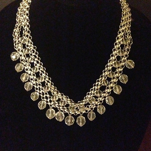 Jewelry - 🅾⬇️Reduced⬇️🅾 Clear/Silver Necklace