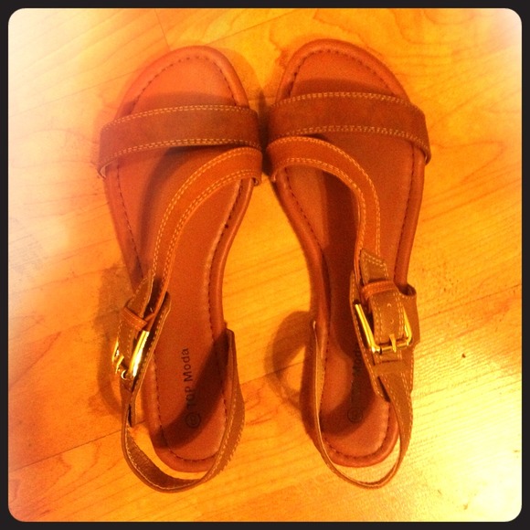 💢SoldinBUNDLES💢Brown sandals! ❤