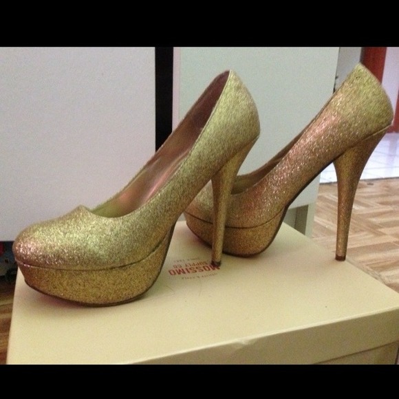 Shoes - Gold heels
