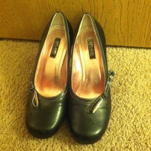 Black dress shoes with small bow