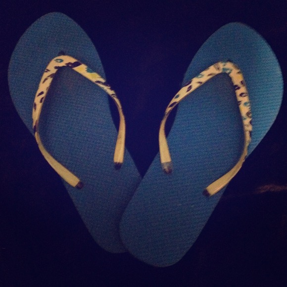 Blue cheetah print flip flops