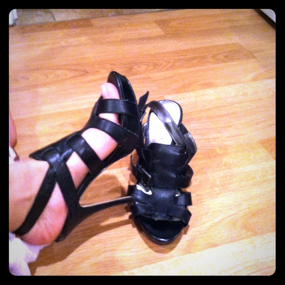Guess black gladiator style heels