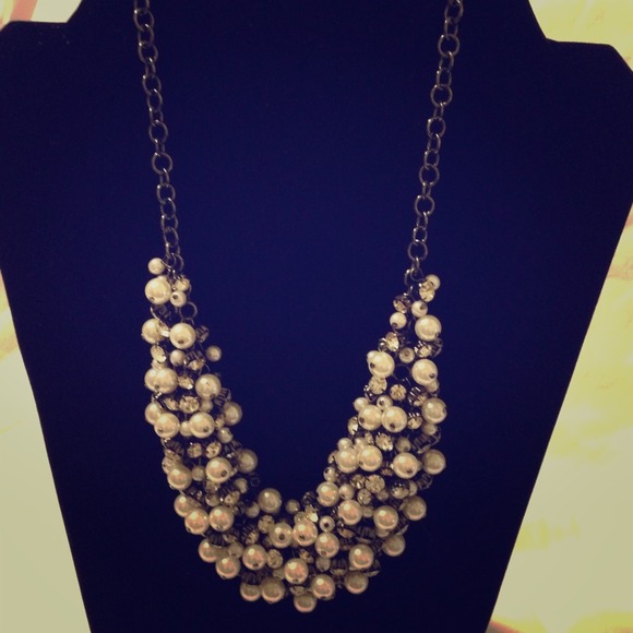 **SOLD**Premier Designs Enamored Necklace