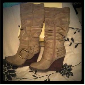 ❤Brand new in box Cathy Jean boots!❤