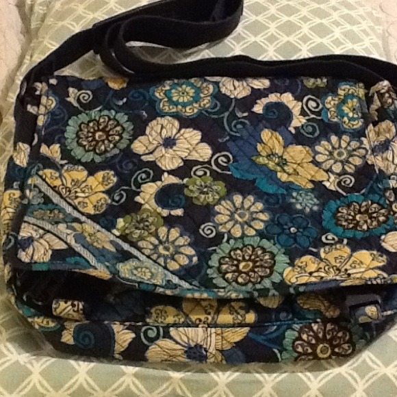 Vera Bradley messenger/school bag