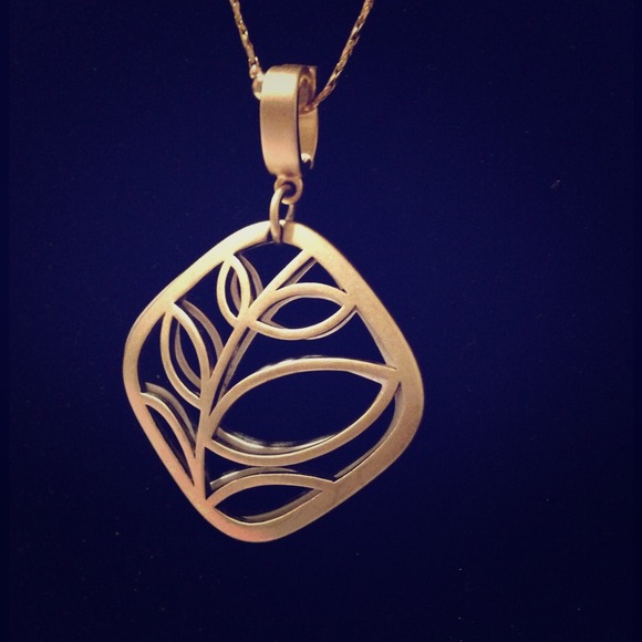 SOLD Premier Designs Twice as Nice Pendant