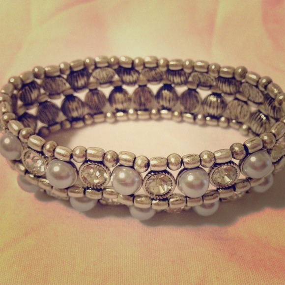 **SOLD**Premier Designs Pearly Drops Bracelet