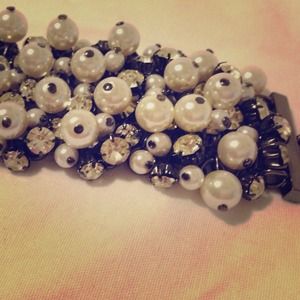 **SOLD**Premier Designs Enamored Toggle Bracelet