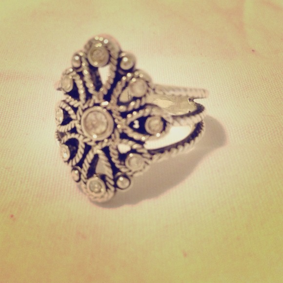 SOLD**Premier Designs Naomi Ring