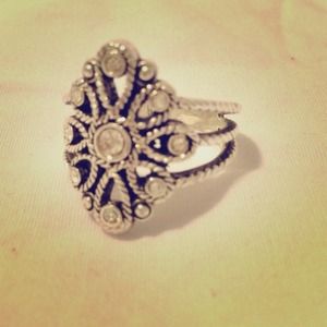 SOLD**Premier Designs Naomi Ring