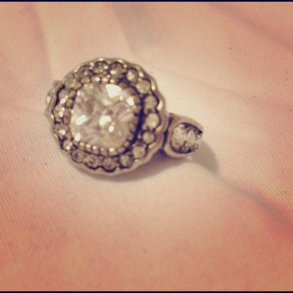SOLD***Premier Designs Oh So Glam Ring