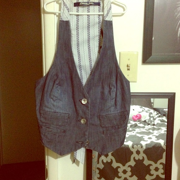 Vest - Picture 1 of 2