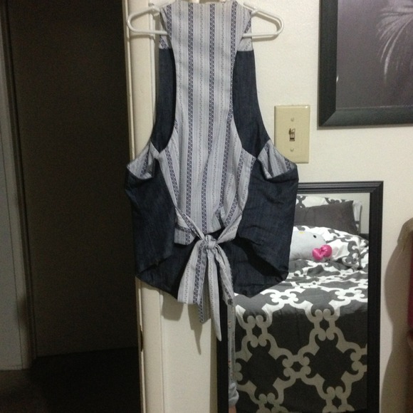 Vest - Picture 2 of 2