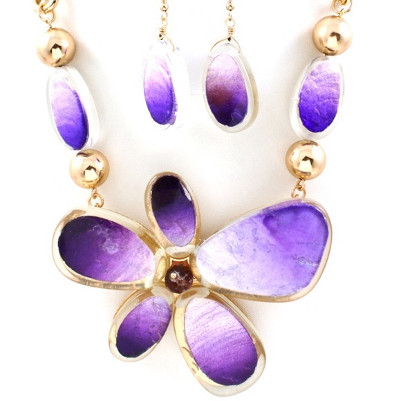 Beautiful Hawaiian design necklace. - Picture 1 of 1