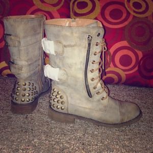 Women's Combat boots, size 7, but fits like a 6.5!