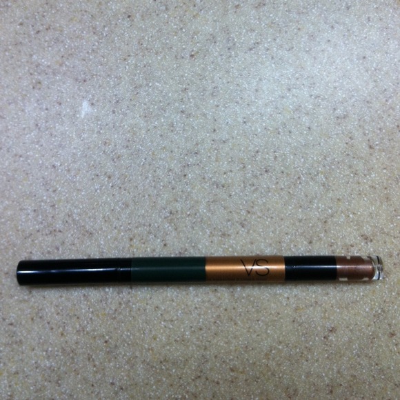⚠💰 SOLD @Jessica10908  VS Liner duo