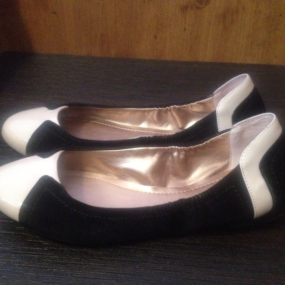 BCBG Suede Fawn/Black flats