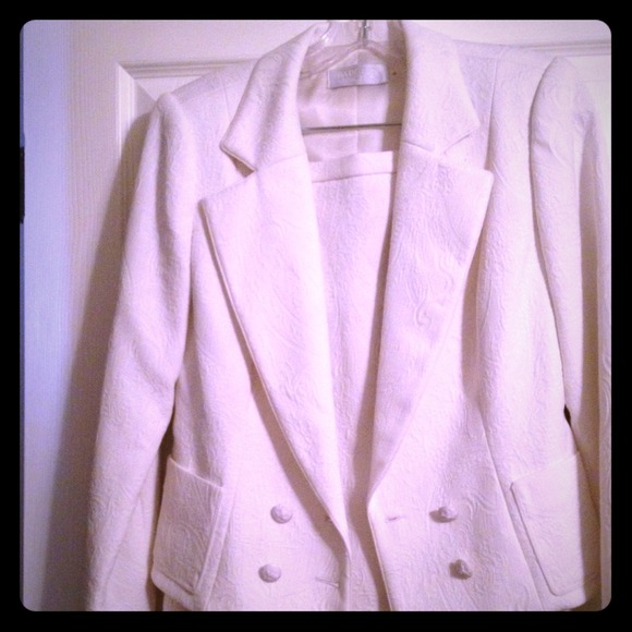 New off white Badgley Mischka 2 piece suit.