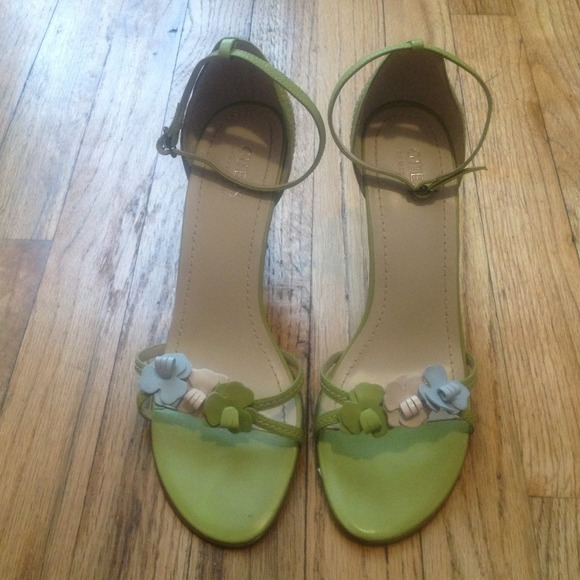 GUESS Green leather sandals