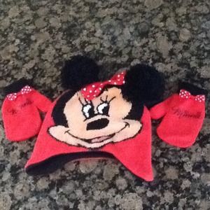 Minnie Mouse hat and mittens