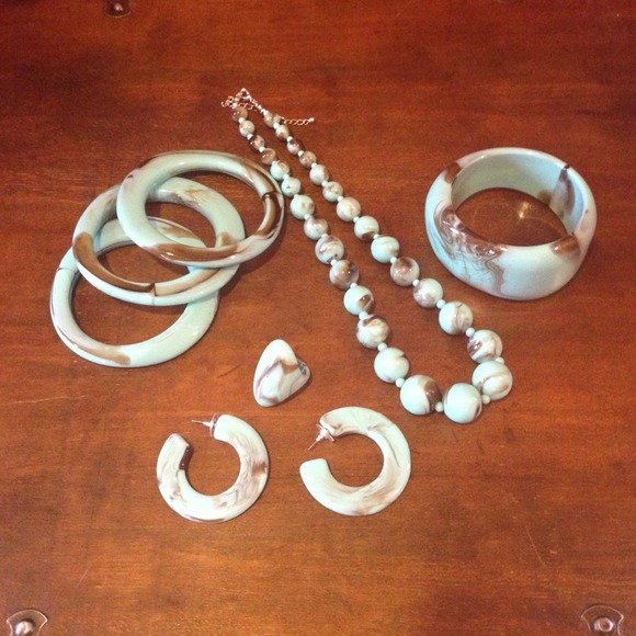 Set of marbled turquoise and brown jewelry!