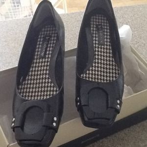 Liz Claibourne Black Flats
