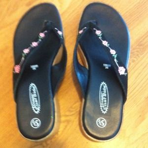 Sandals excellent condition size 5 1/2