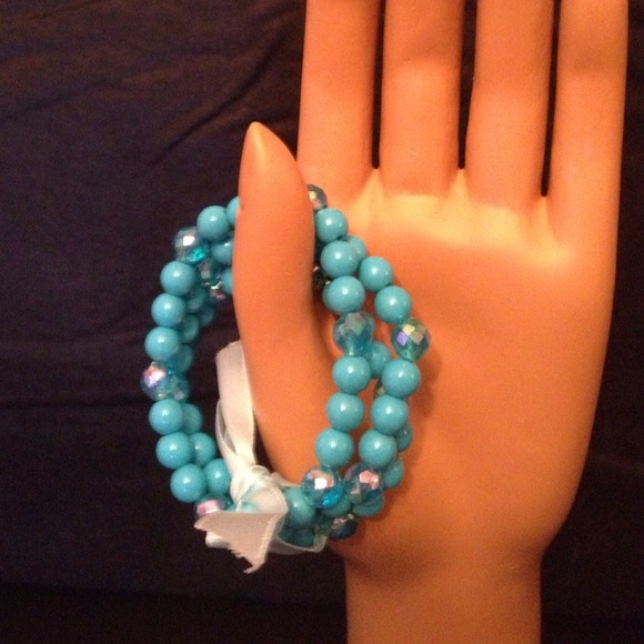 Turquoise color beaded bracelet