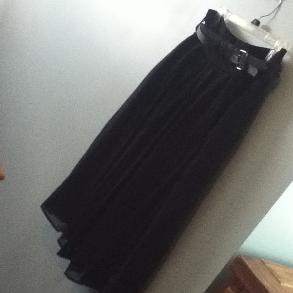 Black skirt - Picture 3 of 3