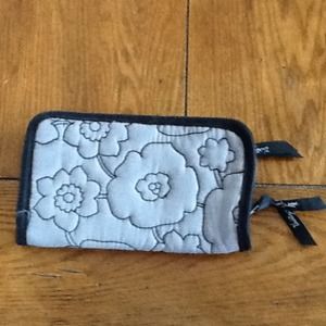 Thirty One NWOT Soft Wallet
