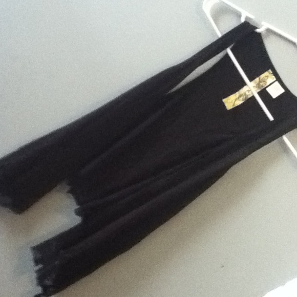 Black vest with lace trim on the bottom - Picture 1 of 1