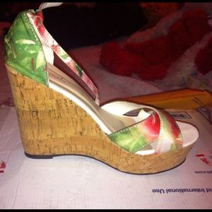 Coral & Green Wedges 😘