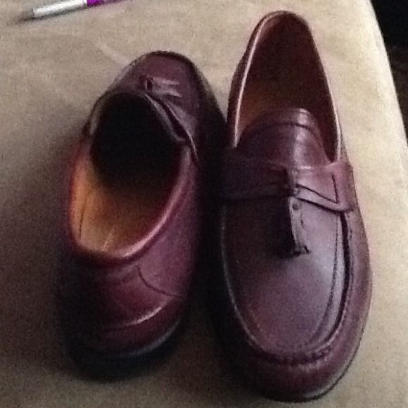 Johnston & Murphy men\'s burgundy loafers