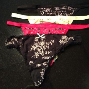 🚫Traded🚫NWOT bundle of 4 VS thongs