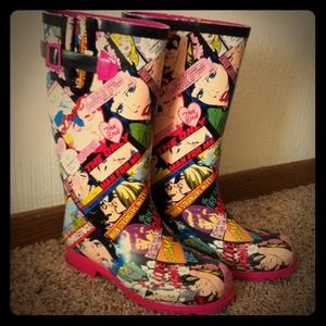 Rain boots Marvel Heroes, pink love comic strip