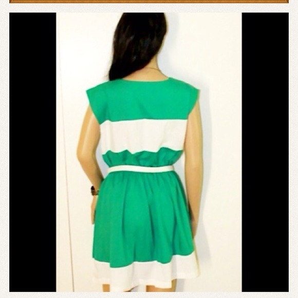 👏SOLD👏New white and green high quality dress😊 - Picture 2 of 2