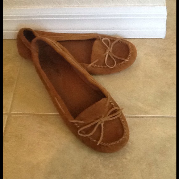 Minnetonka soft side leather upper