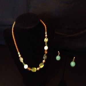 A gold tone and emerald beaded necklace