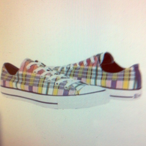 Plaid converse! Super cute!