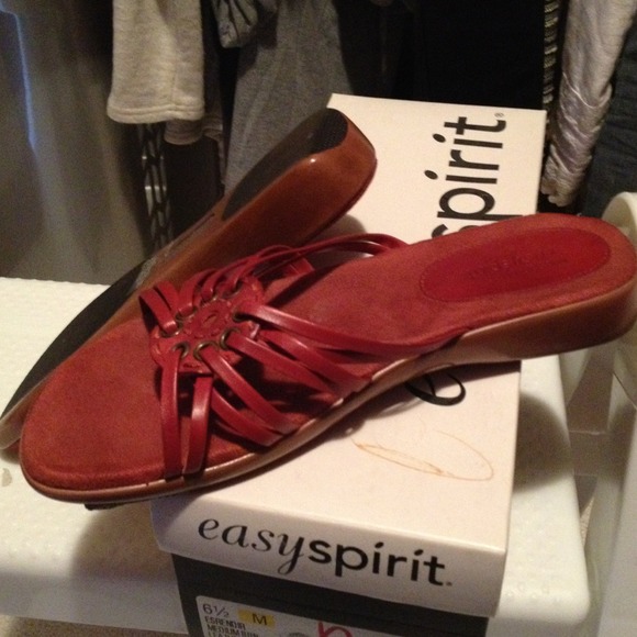 Shoes - Easy Spirit Rendir Leather sandal