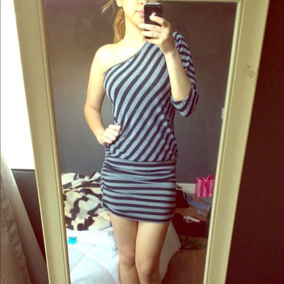 Dresses & Skirts - Stripped dress