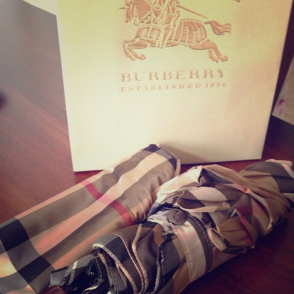 Burberry compact umbrella