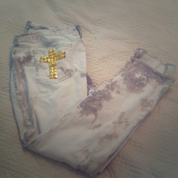 🎈SOLD🎈 Grey acid washed cross studded ripped