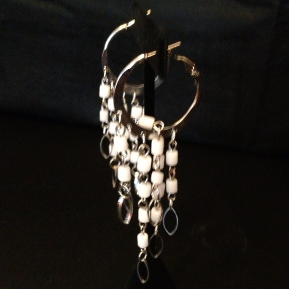 Earrings with white beads and chain
