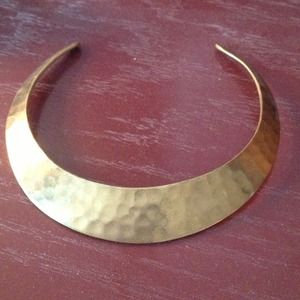 Hammered copper collar necklace