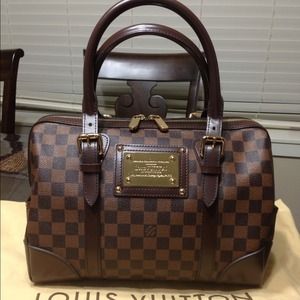 👏TRADED👏Louis vuitton damier berkerly.